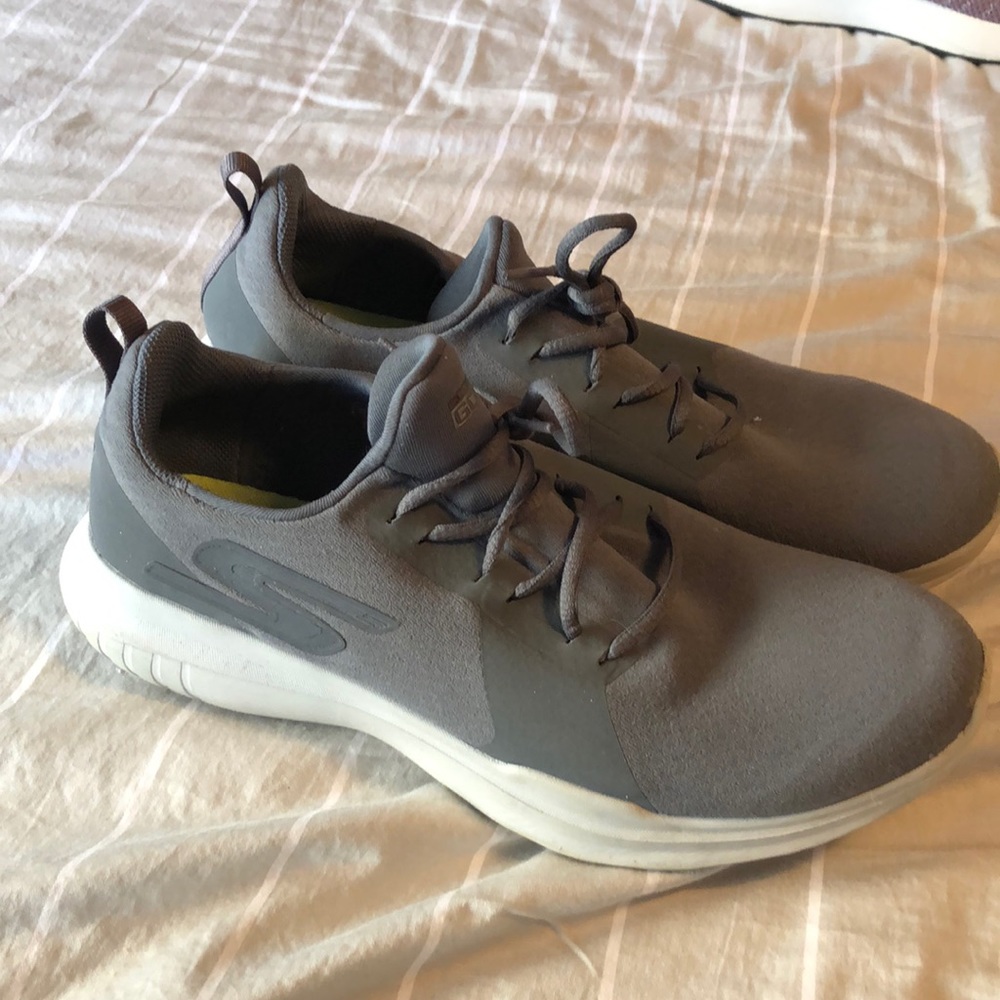 9.5 gray Skechers go runs
